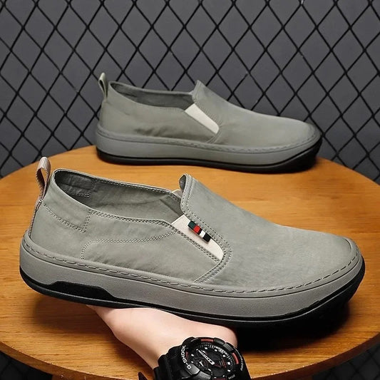 Mocasín Slip-On Estilo Italiano Gris para Hombre | Sin Cordones